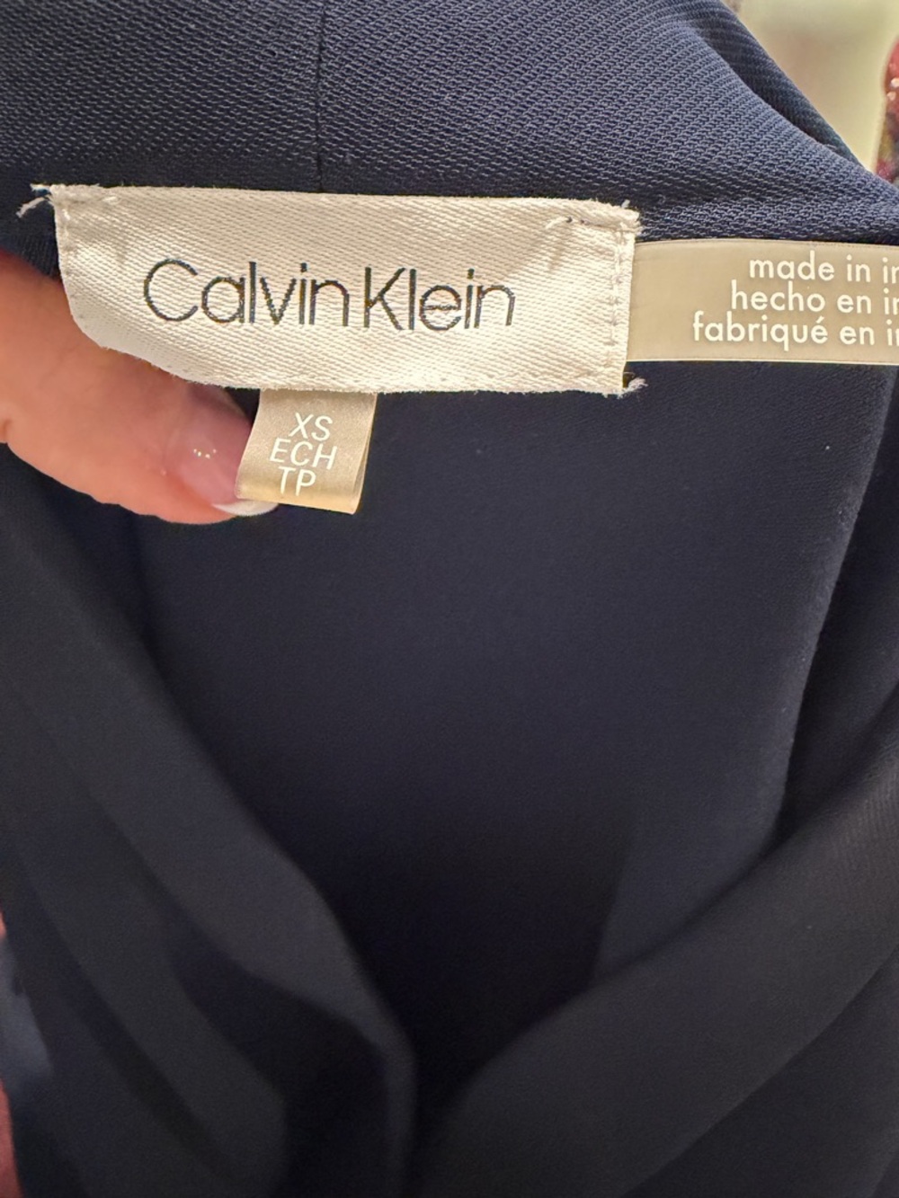 Calvin Klein Deep Navy V-Neck Roll-Tab Sleeve Blouse
(B6) - Picture 4 of 6